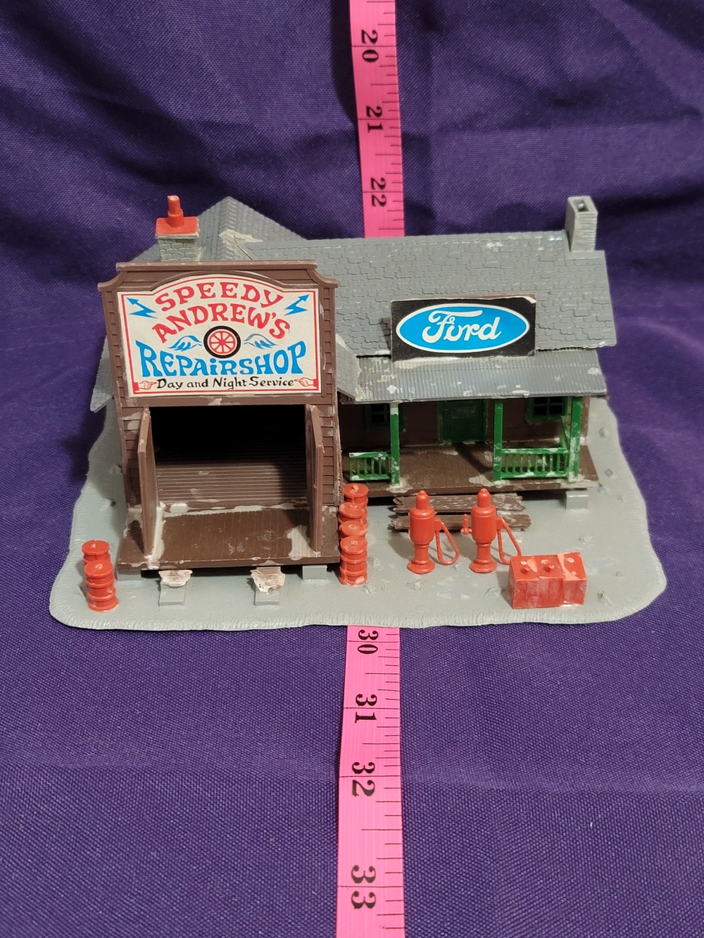 HO SCALE - TYCO - SPEEDY ANDREWS REPAIR SHOP BUILDING - MADE BY POLA IN GERMANY
